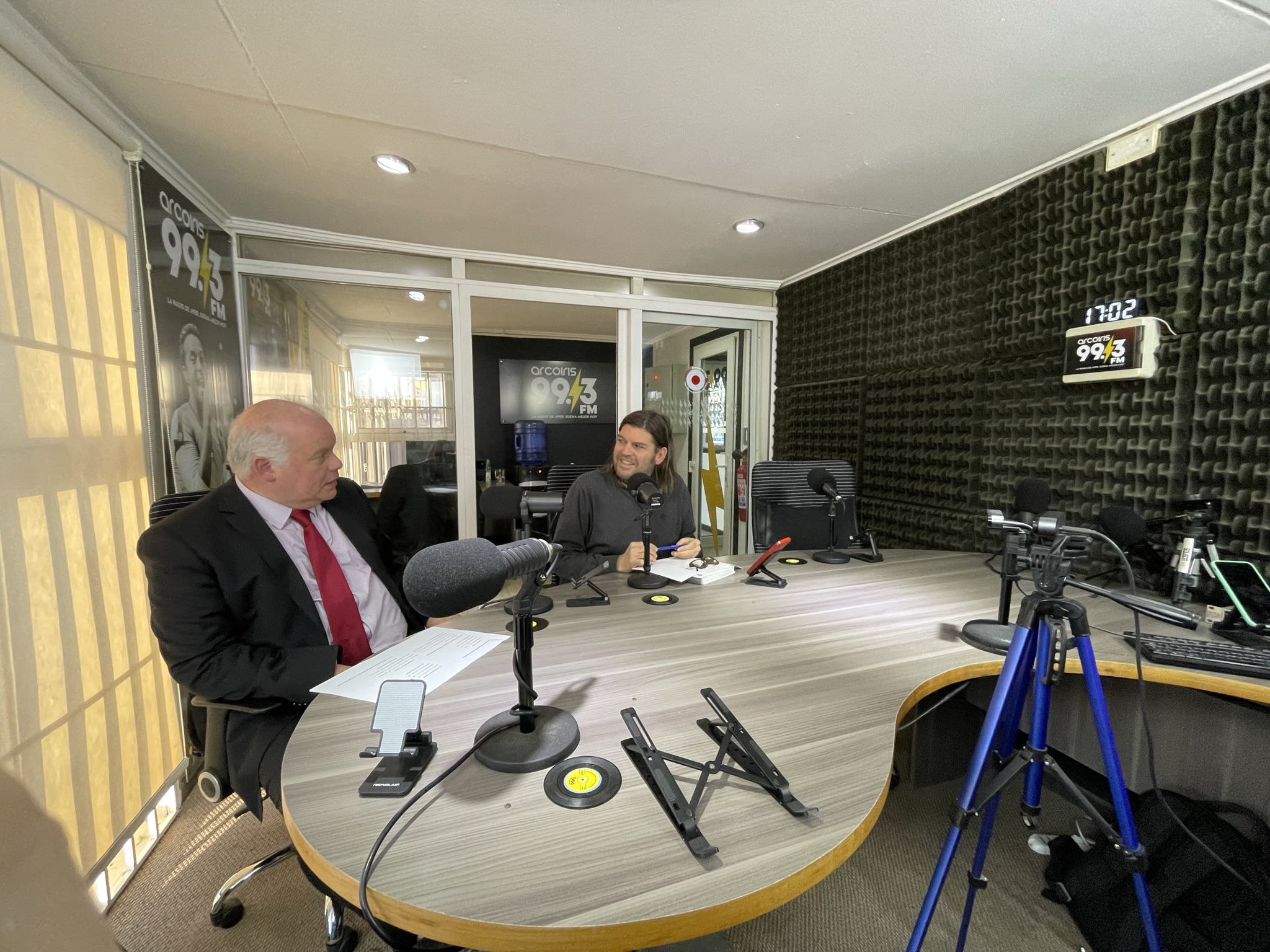 Luego de una entrevista, el Defensor Regional y el director de medios analizaron aspectos de las comunicaciones en materia penal.