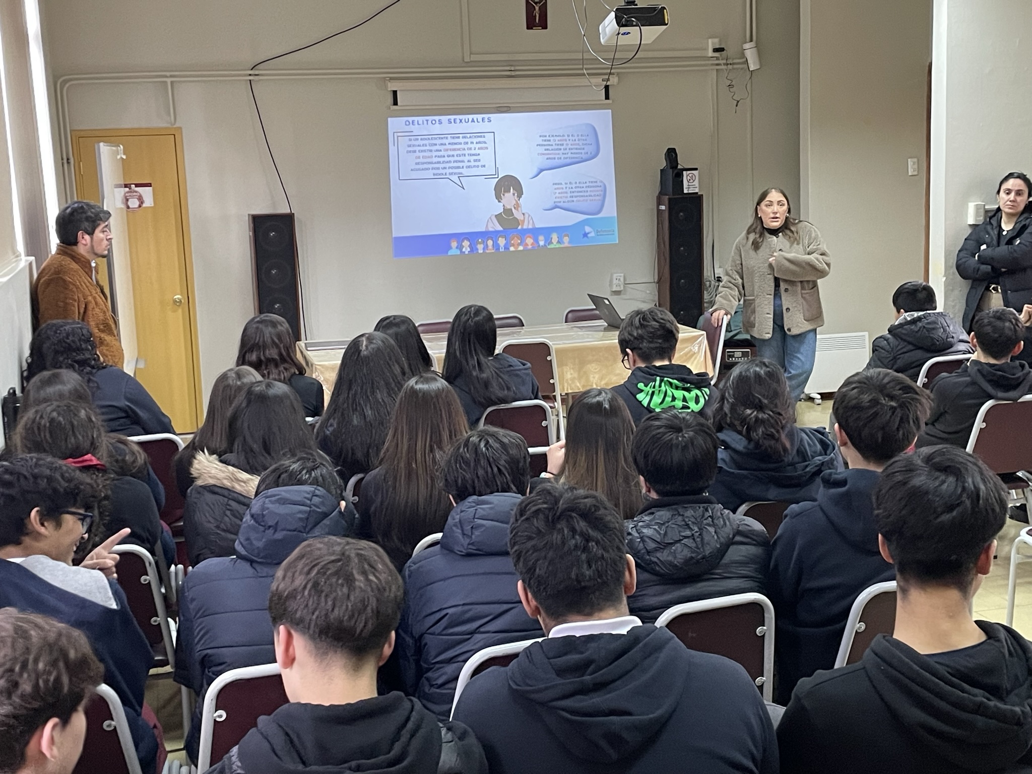 Las y los estudiantes conocieron loa aspectos m&aacute;s relevantes de la ley penal adolescente.