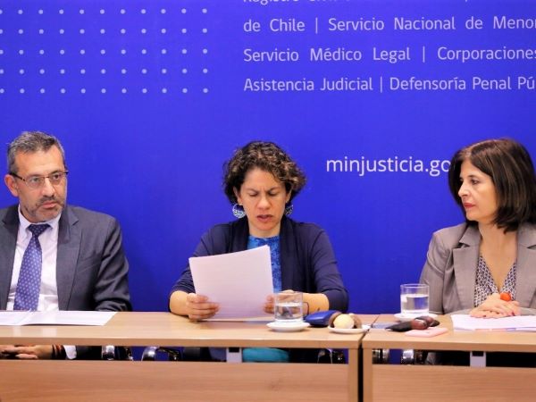 El Defensor Nacional junto a las ministras de Medioambiente, Maisa Rojas, y de Justicia y Derechos Humanos, Marcela R&iacute;os.