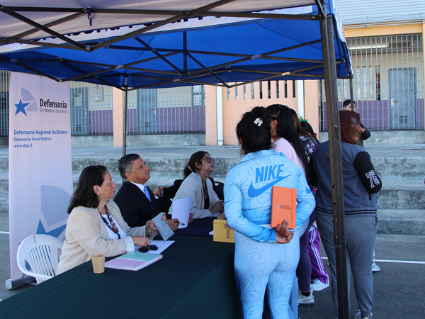 El equipo de la Defensor&iacute;a atendi&oacute; a mas de 30 mujeres privadas de libertad en el Biob&iacute;o.