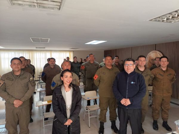 Las y los funcionarios de Carabineros agradecieron y valoraron la capacitaci&oacute;n entregada por los abogados de la Defensor&iacute;a.