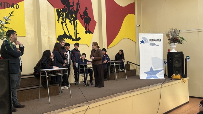 Las y los estudiantes participaron activamente en la din&aacute;mica de audiencias judiciales simuladas.