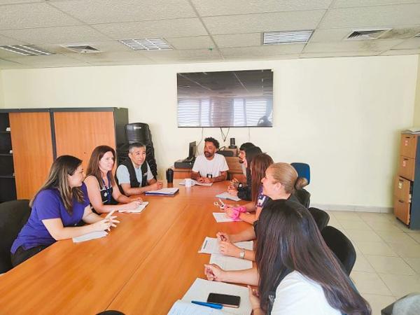 Golda Barrientos junto a profesionales durante primer consejo 2026.