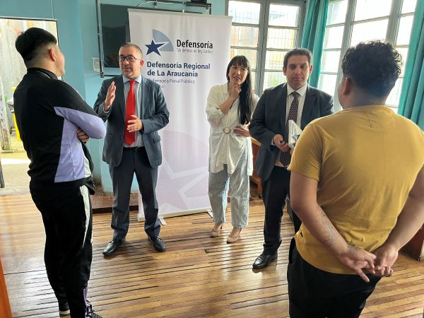 Un di&aacute;logo ameno y cercano fue el que se produjo en esta actividad de difusi&oacute;n con j&oacute;venes en proceso de reinserci&oacute;n.