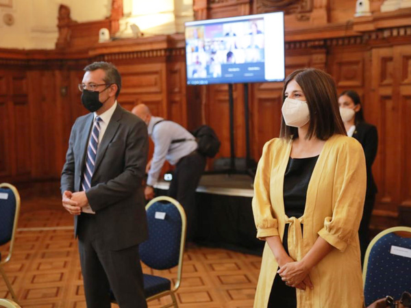 El Defensor Nacional durante la cuenta p&uacute;blica del Poder Judicial, junto a la futura ministra de Justicia y Derechos Humanos, Marcela R&iacute;os.