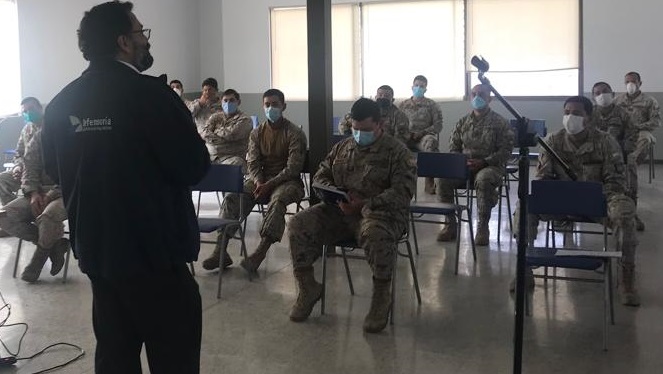Con las precauciones sanitarias correspondientes se realiz&oacute; charla del Defensor Regional a militares