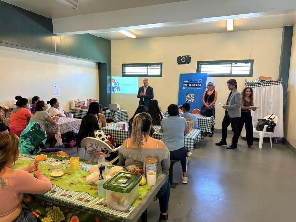 Las internas del pabell&oacute;n 2 del CPF de Arica participaron activamente en el d&iacute;alogo.