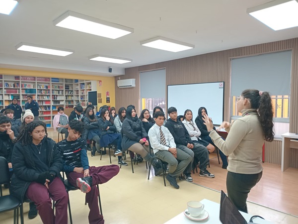 Daniela Larraguibel realiz&oacute; dos charlas en el Colegio "Ena Bellemans Montti" de Rancagua.