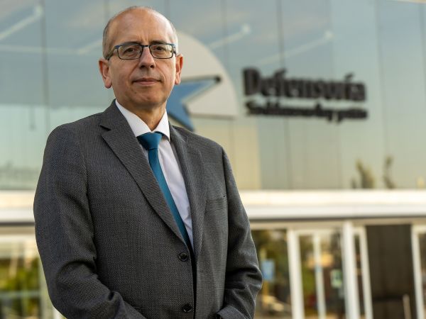 El Defensor Regional Renato Gonz&aacute;lez Caro.