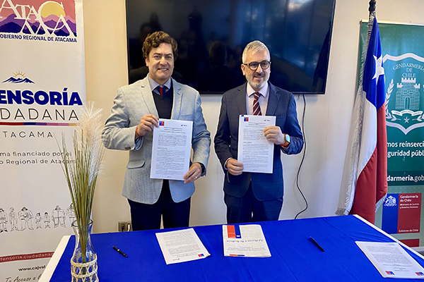 El Defensor Regional, Ra&uacute;l Palma, junto al director general de CAJVAL, Gast&oacute;n Gauch&eacute;.