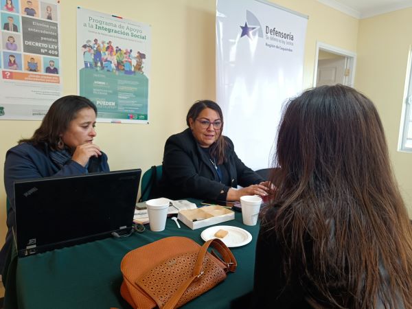 Una imagen de la atenci&oacute;n a una usuaria de la defensa p&uacute;blica en el CAIS La Serena.