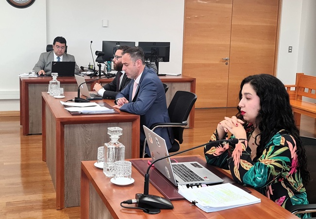 En representaci&oacute;n de los usuarios los defensores penitenciarios Javiera Mellado y Jonathan Romo, junto al JER Cristian Rozas 