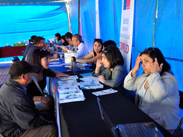 En la feria participaron profesionales de varios servicios, que realizaron numerosas atenciones a la poblaci&oacute;n m&aacute;s vulnerable de la zona.