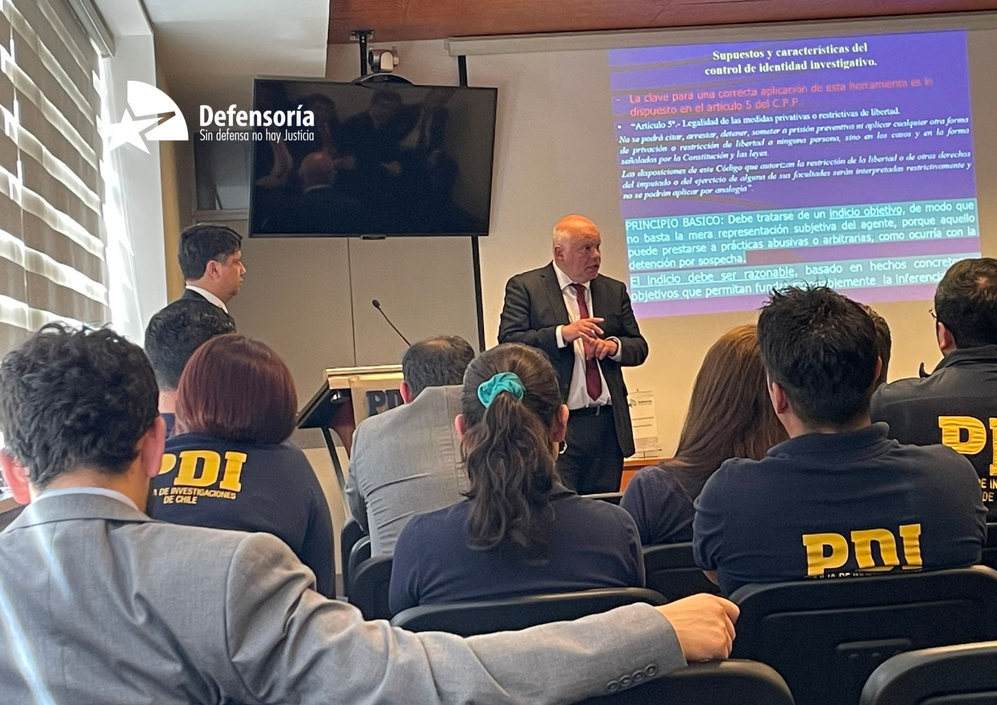 Un provechoso encuentro con funcionarios de la PDI sostuvieron el Defensor Regional y el jefe de Estudios.